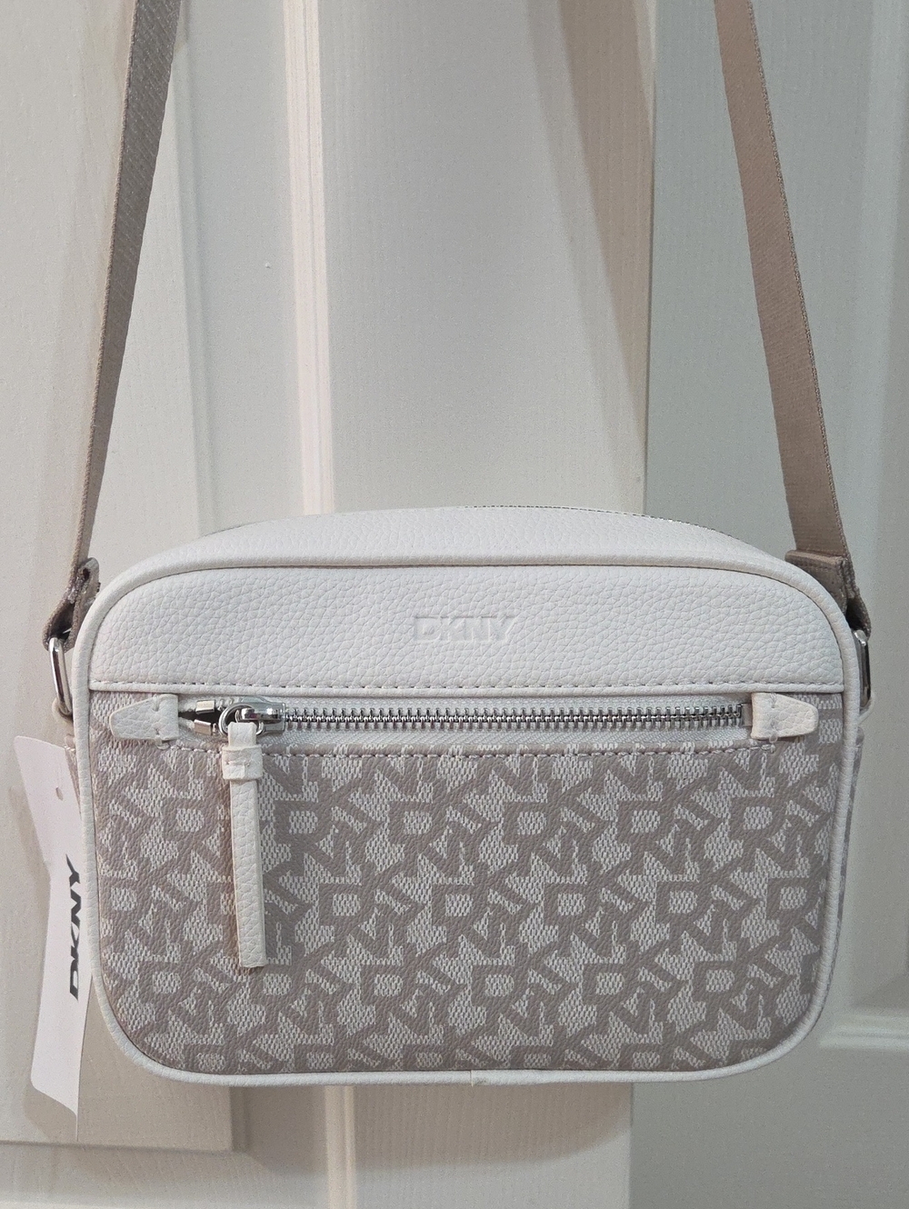 NWT DKNY WOMEN'S CROSSBODY CAMERA BAG